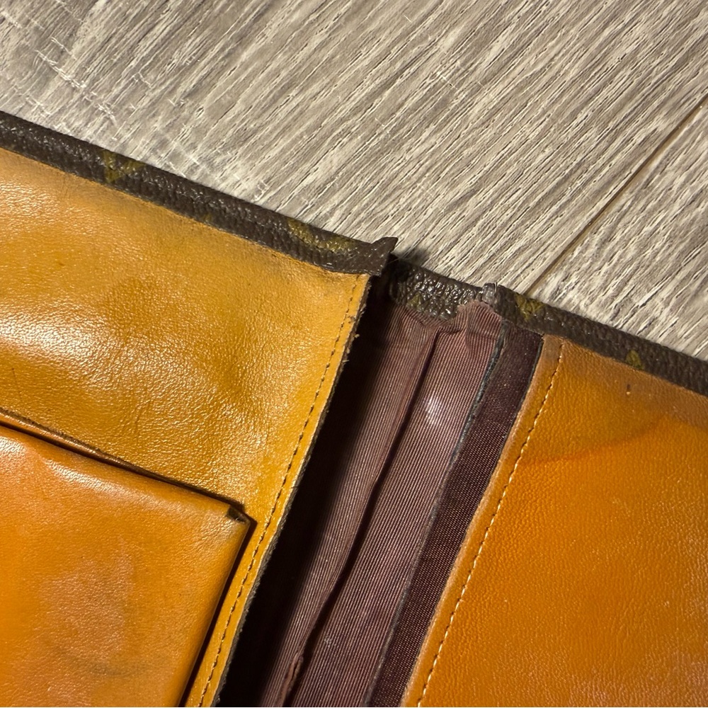 Louis Vuitton Wallet - Picture 10 of 11